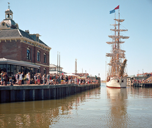 Een tallship in de haven van Harlingen. Foto: https://www.flickr.com/photos/igel_rupert/